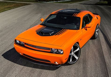 Dodge Challenger R/T Shaker - a shaking hood scoop