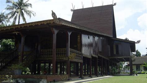Rumah Adat Kalimantan Selatan