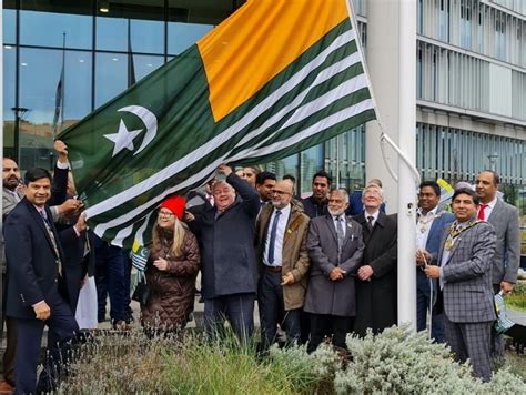 Rochdale News | News Headlines | Kashmir flag raised at Number One ...