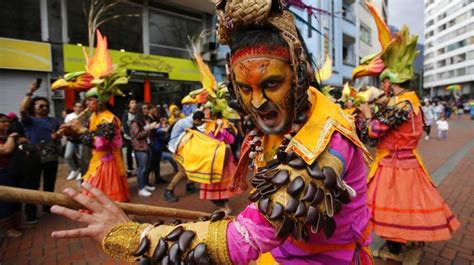 Theatre takes to the streets at Colombia Festival