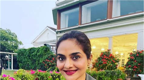 Happy Birthday Madhoo: Interesting Facts About Roja Actress - DellyRanks