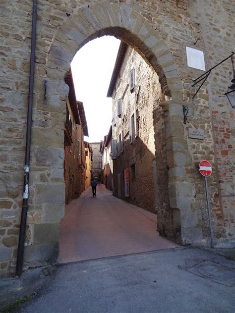 Scrumpdillyicious: Paciano: The Most Beautiful Village in Umbria