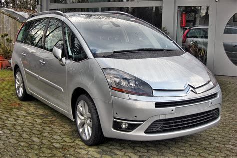 File:Citroën Grand C4 Picasso Exclusive front.jpg - Wikimedia Commons