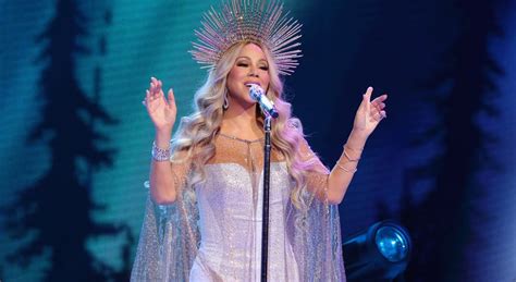 Mariah Carey Kicks Off 'Merry Christmas One and All Tour' / Wows with Holiday Hits, 'We Belong ...