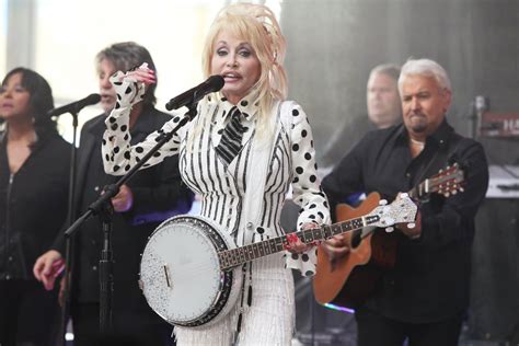 Dolly Parton Picture 34 - The Premiere of Joyful Noise - Arrivals