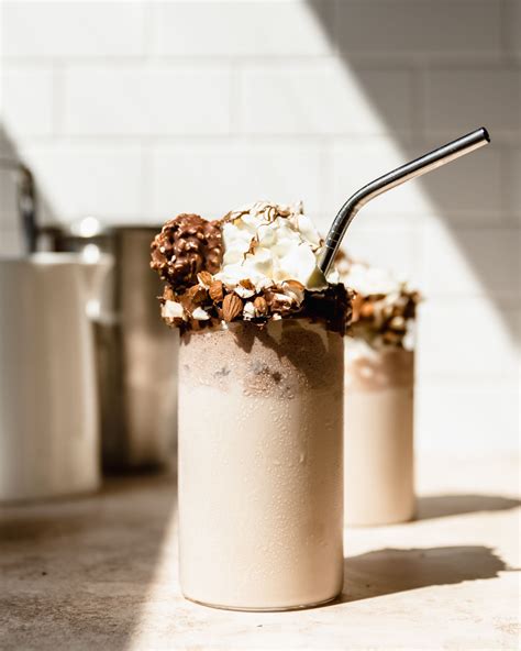 Ferrero Rocher Milkshake - Food From ClaudNine | Recept | Cafe eten ...