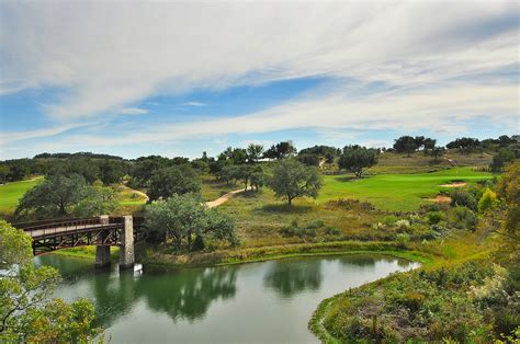 Spanish Oaks: Resort-style Living Embraced by Nature - LINKS Magazine