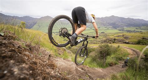 Five Downhill Tips For Beginner Mountain Bikers