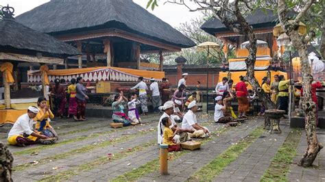 Galungan ceremony, Bali - YouTube