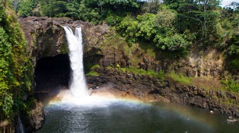 Hawaii's Wailuku River State Park Is Basically Heaven On Earth