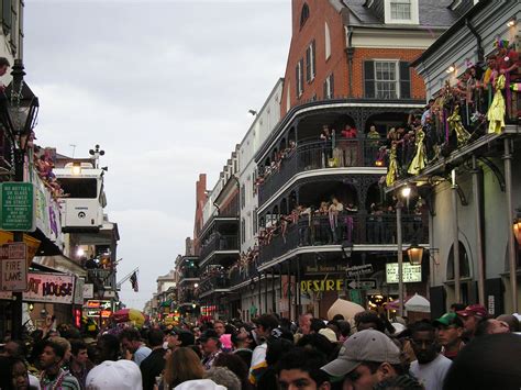 Mardi Gras, Bourbon Street New Orleans. A must for the bucket list ...