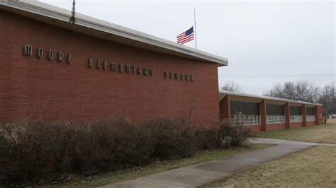 Moore Elementary School in Des Moines may reopen