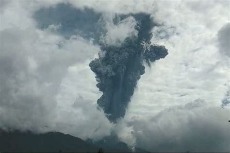 14 Kecamatan di Agam Terdampak Hujan Abu-Batu usai Gunung Marapi Erupsi ...