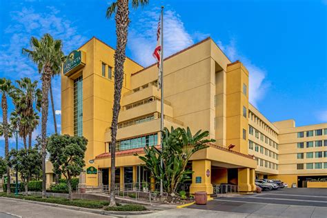 La Quinta Inn & Suites by Wyndham Anaheim | Anaheim, CA Hotels