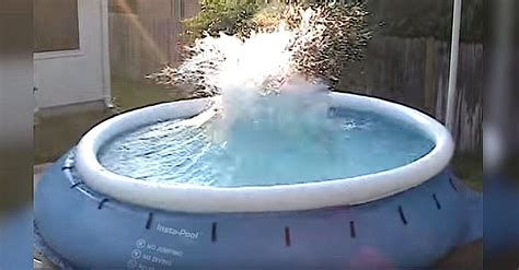 Mom Is Recording Her Kids Playing In The Pool, When Suddenly This Happens... - Trendzified