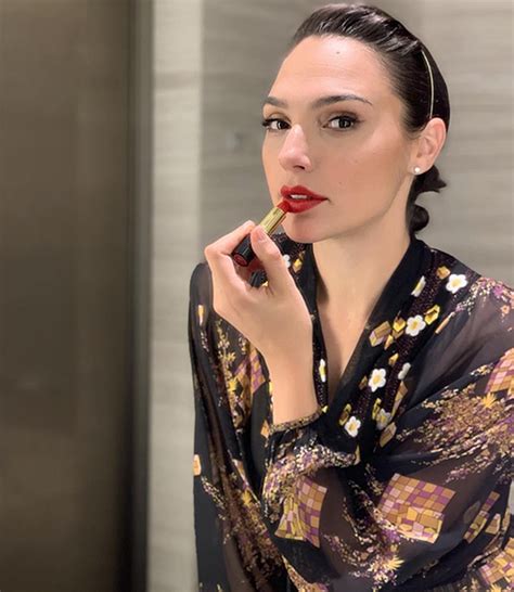 Glamorous Gal Gadot Red Lipstick Image – Sleek Celebs | Gal got, Gal gardot, Gal gadot instagram