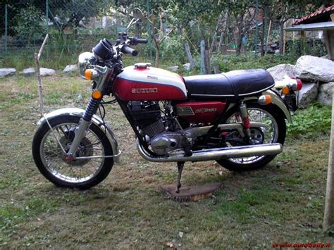 Review of Suzuki GT 250 1973: pictures, live photos & description Suzuki GT 250 1973 > Lovers Of ...