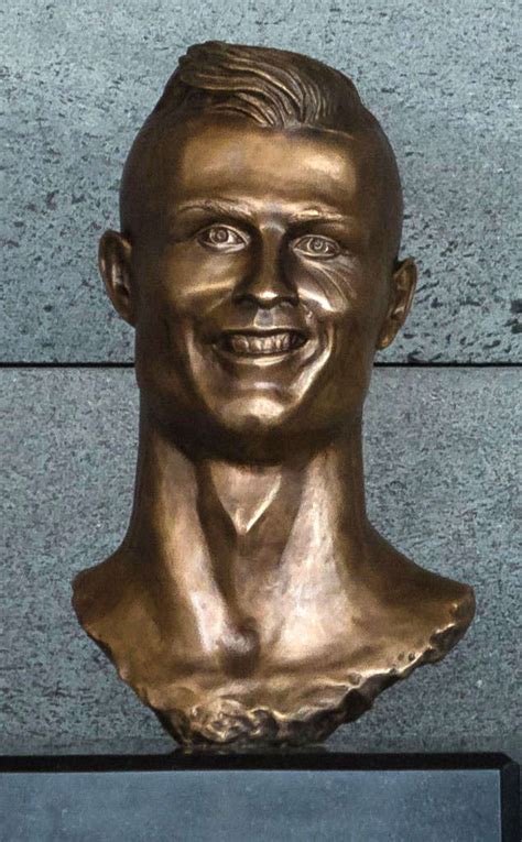 Ronaldo statue, or is it? – Soccer Viral