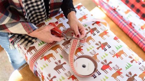 12 Easy Christmas Gifts To Make At Home & These Thoughtful Ideas Fit Any Budget (VIDEOS) - Narcity