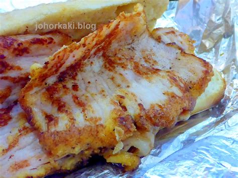 Peameal Bacon Sandwich at Carousel Bakery St. Lawrence Market |Johor Kaki Travels for Food