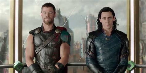 Thor & Loki Talk About Their Pasts in Thor: Ragnarok Scene