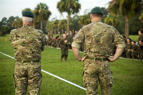 British Royal Marine Commandos watch as a U.S. Marine - NARA & DVIDS ...