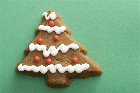Photo of Gingerbread Christmas tree with icing | Free christmas images