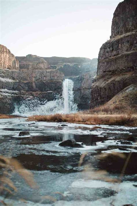 What To Expect From A Sunrise Hike At Palouse Falls - The Mandagies