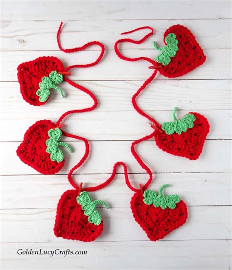 Crochet Strawberry Garland | Crochet strawberry, Crochet garland ...