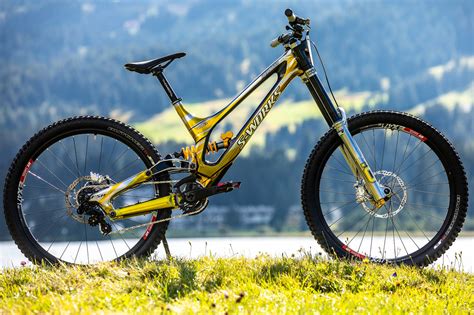 KING OF BLING? Loic Bruni's World Champs Specialized Demo DH Bike - WORLD CHAMPS BIKE - Loic ...