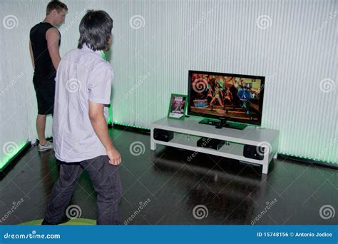 Xbox 360 and Kinect with Dance Central Editorial Photo - Image of technology, computer: 15748156