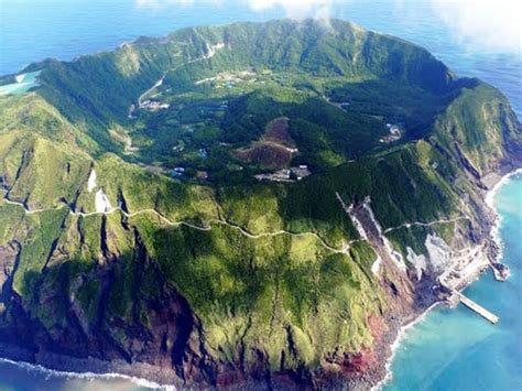 10 Breathtaking Aogashima Volcano Images - Fontica Blog