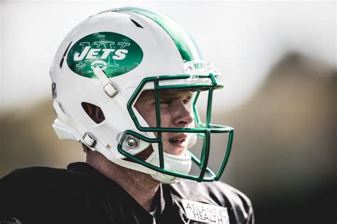 New York Jets on Twitter: "👀 helmet 🔥 We're color rushing this weekend! If you're coming to ...