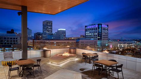 Beale Street Restaurants & Rooftop Bar | Hyatt Centric Memphis