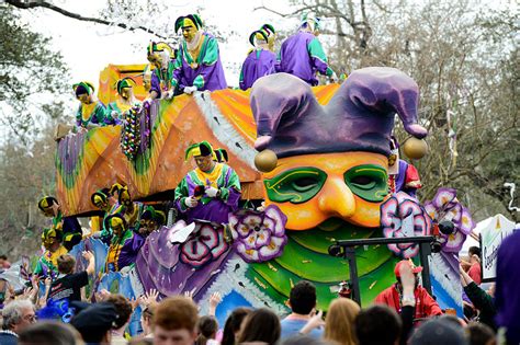 Carnival for newbies: A parade is not (just) a parade – Via Nola Vie