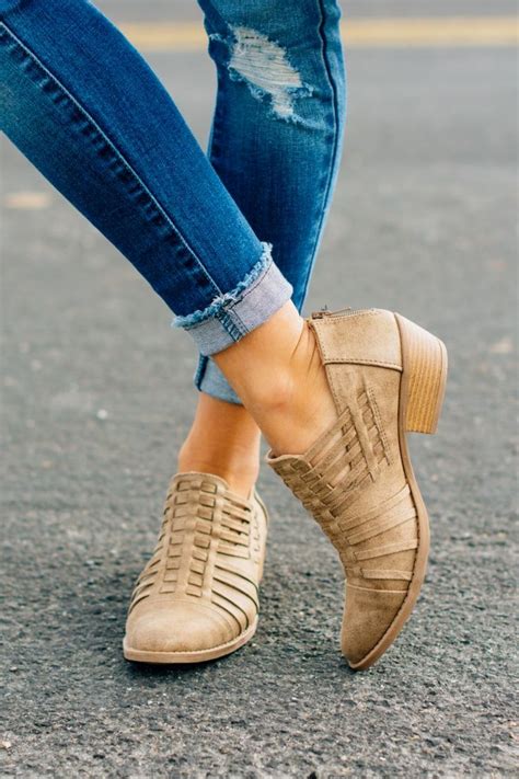 Comfy womens shoes. Find out the most recent fashion boots and shoes ...