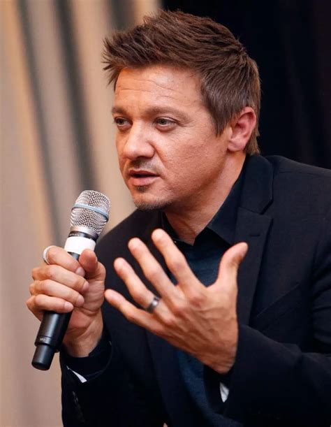 Jeremy Renner se casa en secreto