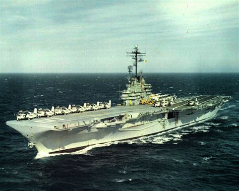 USS Essex (CVS-9) underway, circa 1967. Essex Class, Tarawa, Navy ...