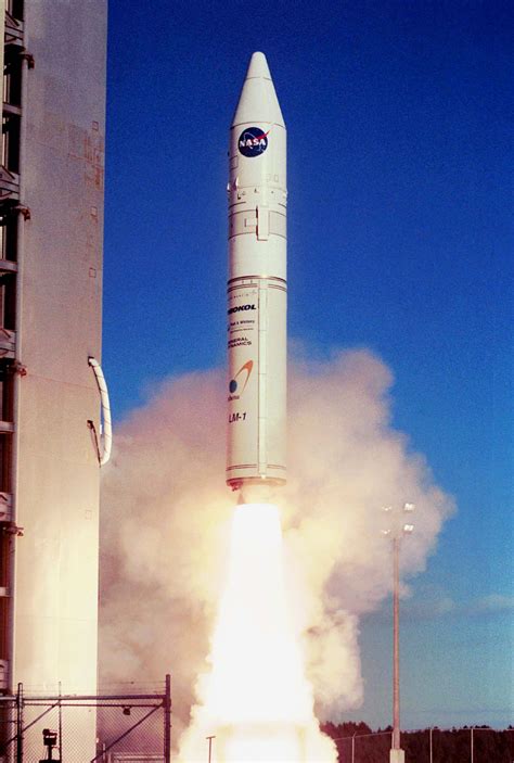 File:Athena 1 rocket launching from Kodiak Island.jpg - Wikipedia, the ...