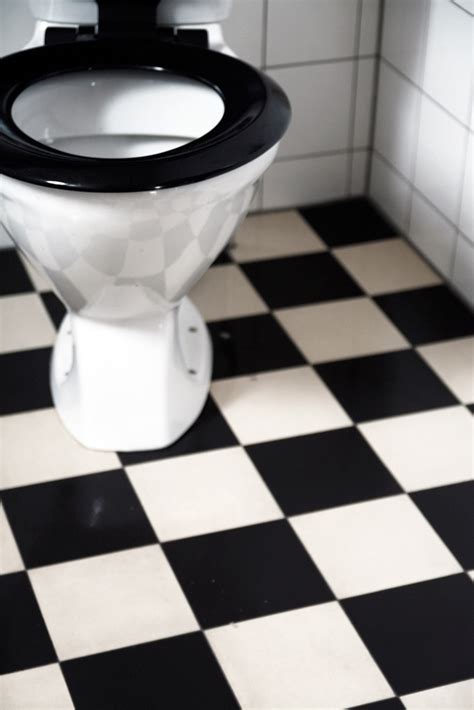 WC Tjugotal | Svart/vitt rutigt Victorian floor tiles golv i… | Flickr