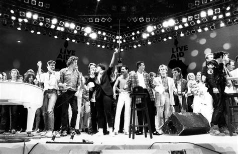 The finale lineup of the 1985 Live Aid benefit concert : r/pics