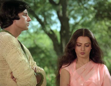 Portraits: Rekha in Silsila - Bollywood's sartorial peak