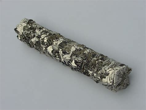 Fitxer:Titanium crystal bar.jpg - Viquipèdia, l'enciclopèdia lliure