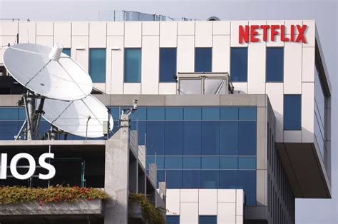 Netflix Stock: The Great Misunderstanding, Starting At Sell (NASDAQ:NFLX) | Seeking Alpha