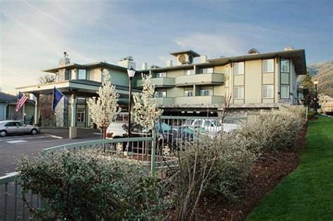 Plaza Inn and Suites at Ashland Creek (Ashland, OR): What to Know ...