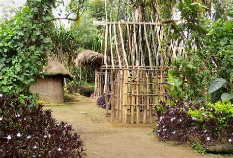 Under construction | Enga Province Western Highlands PNG | gailhampshire | Flickr