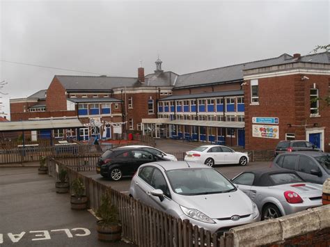 File:Carr Hill Primary School, Carr Hill, Gateshead.JPG - Wikimedia Commons