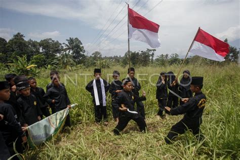 PELESTARIAN BUDAYA PENCAK SILAT CIMANDE | ANTARA Foto