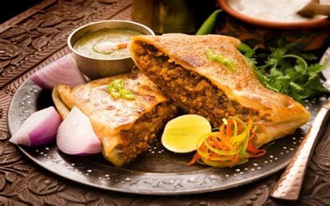 5 Places Serving Crunchy Mughlai Parantha | WhatsHot Kolkata