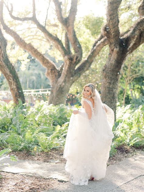 Tropical, elegant wedding at the Deering Estate | Merari Teruel Photography